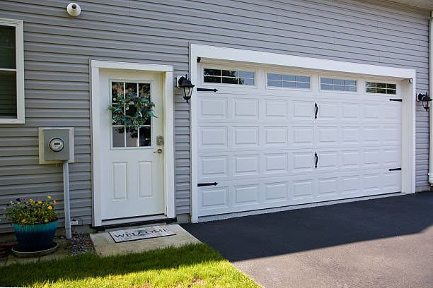 24/7 Emergency Garage Door Panel Replacement experts in Stanberry, MO